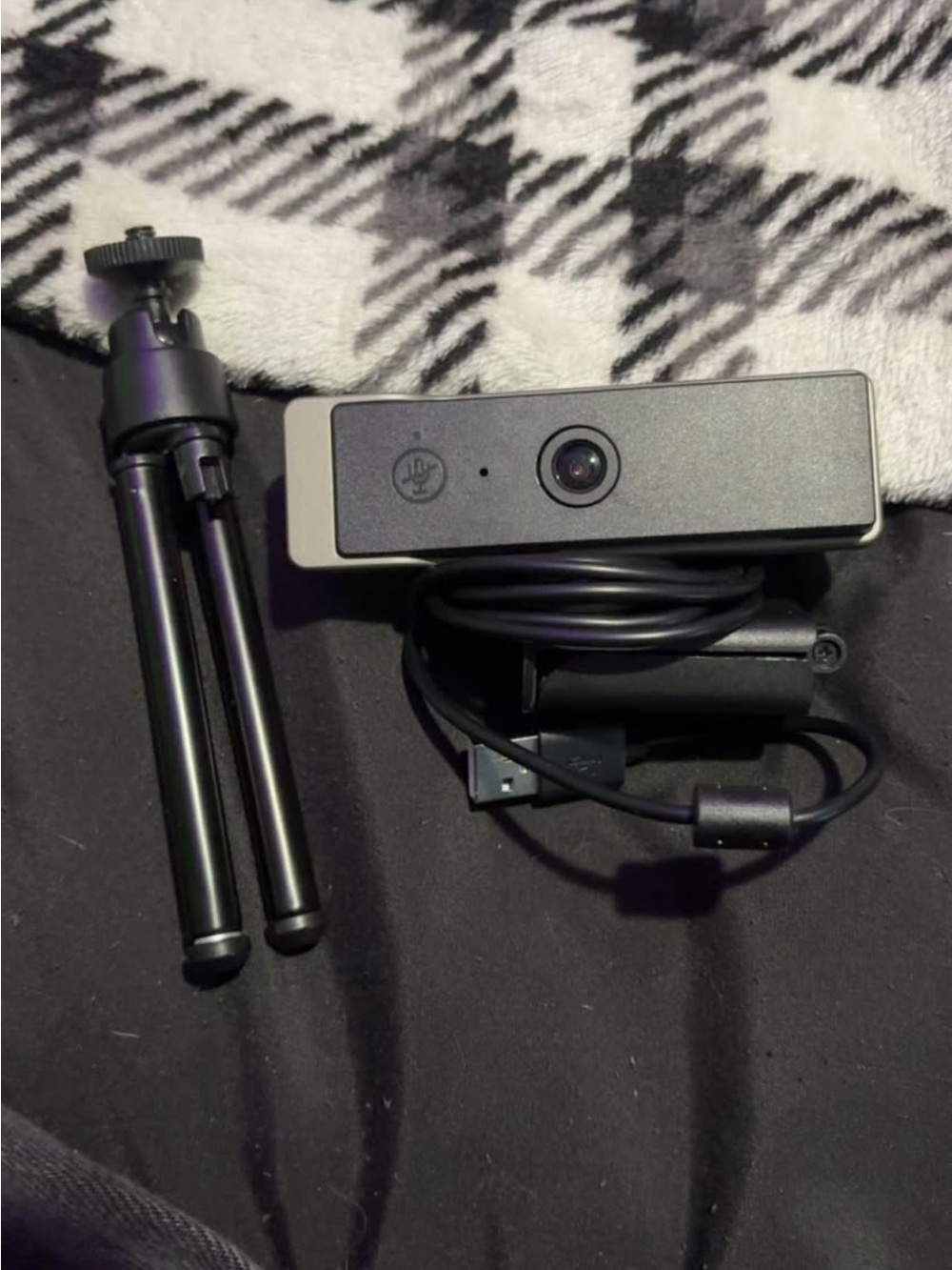Black USB Webcam with Tripod - High-Quality Video Capture